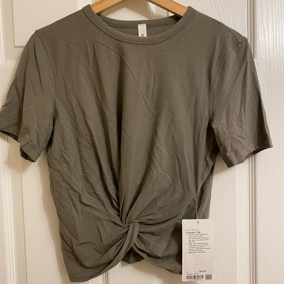 NWT Lululemon Crescent T-Shirt
Rover - Picture 7 of 8